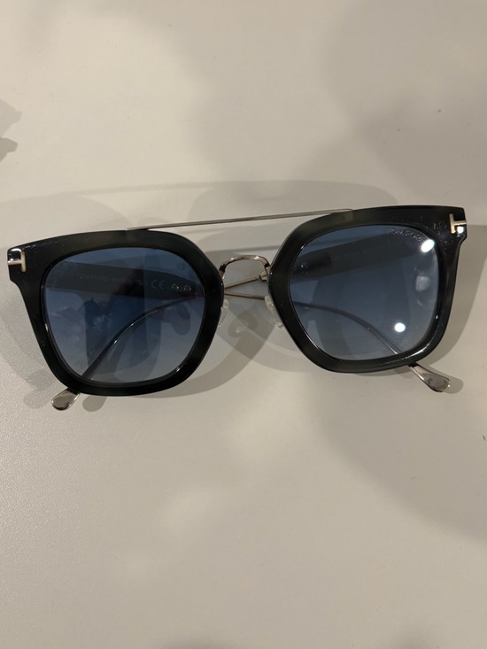 Tom Ford Accessories - Tom Ford Dax in shiny black with blue lenses